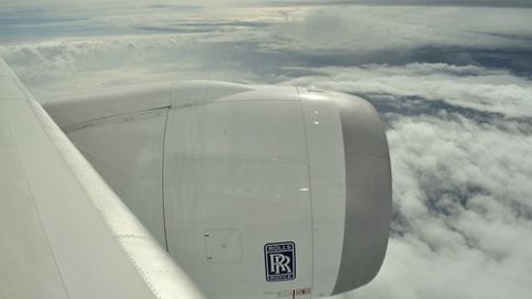 Rolls Royce Airline Maintenance Personnel Use Virtual Reality